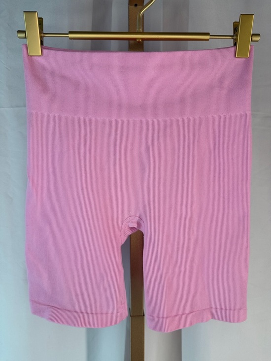 Hollister Gilly Hicks Seamless Mid Rise Ribbed 6 inch Biker Shorts - XS - Pink - Picture 2 of 9